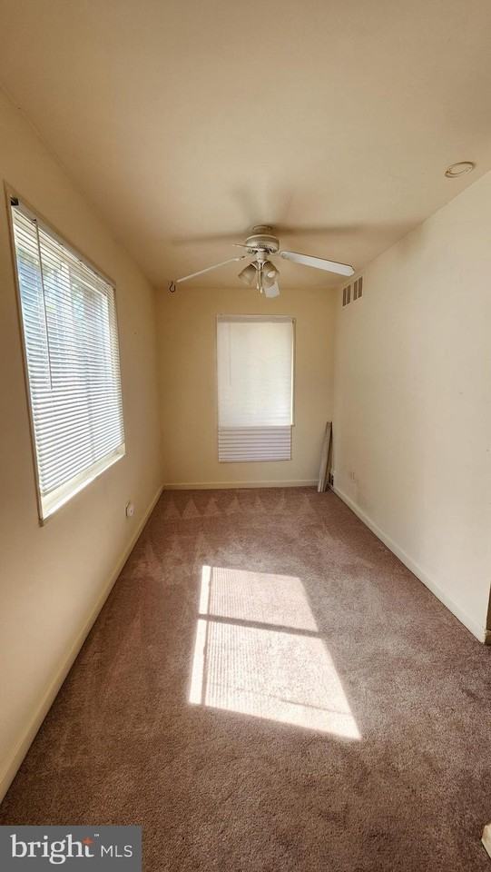 27 S Hudson St - Photo 4 of 16