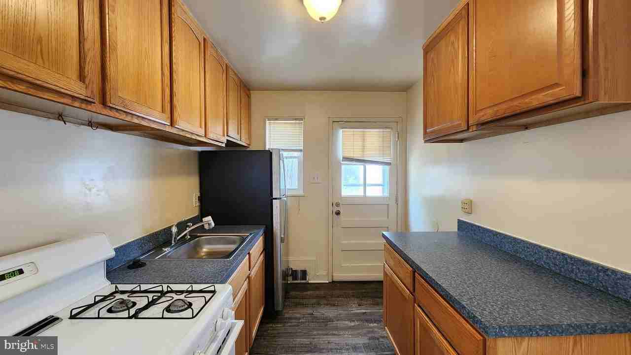 27 S Hudson St - Photo 5 of 16