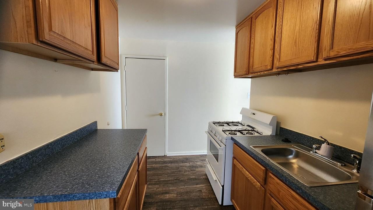 27 S Hudson St - Photo 6 of 16