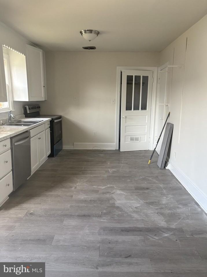 331 Hanson Ave - Photo 2 of 8