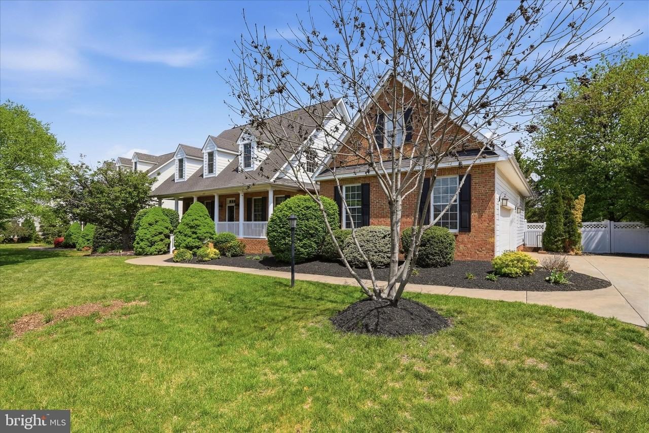 102 Bramble Ct - Photo 3 of 50