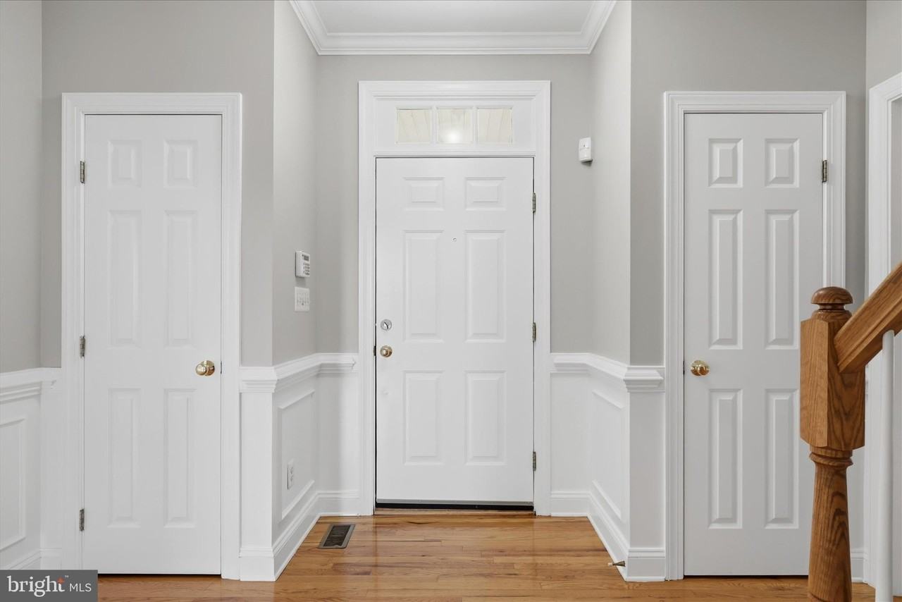 102 Bramble Ct - Photo 7 of 50