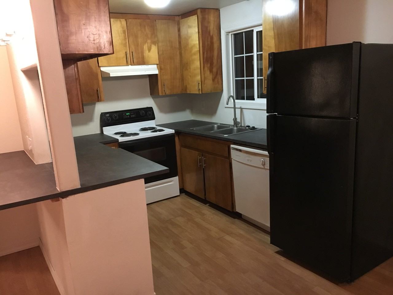 1124 Nw 27th St - Photo 4 of 12