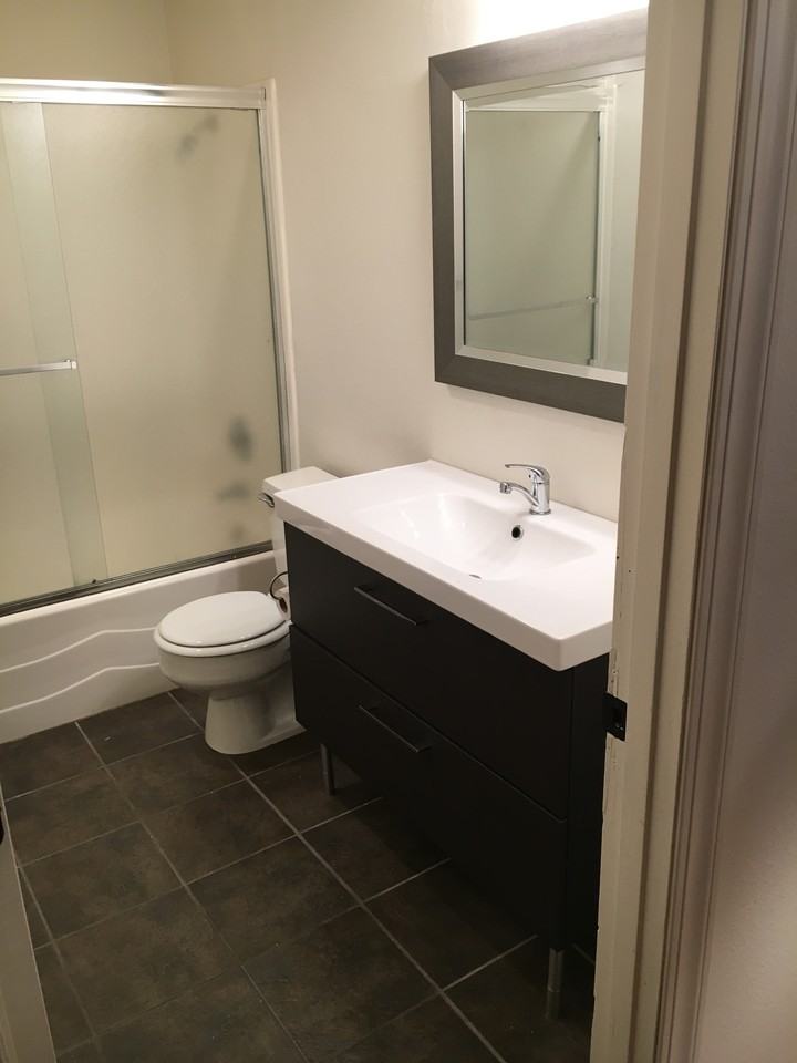 1124 Nw 27th St - Photo 5 of 12