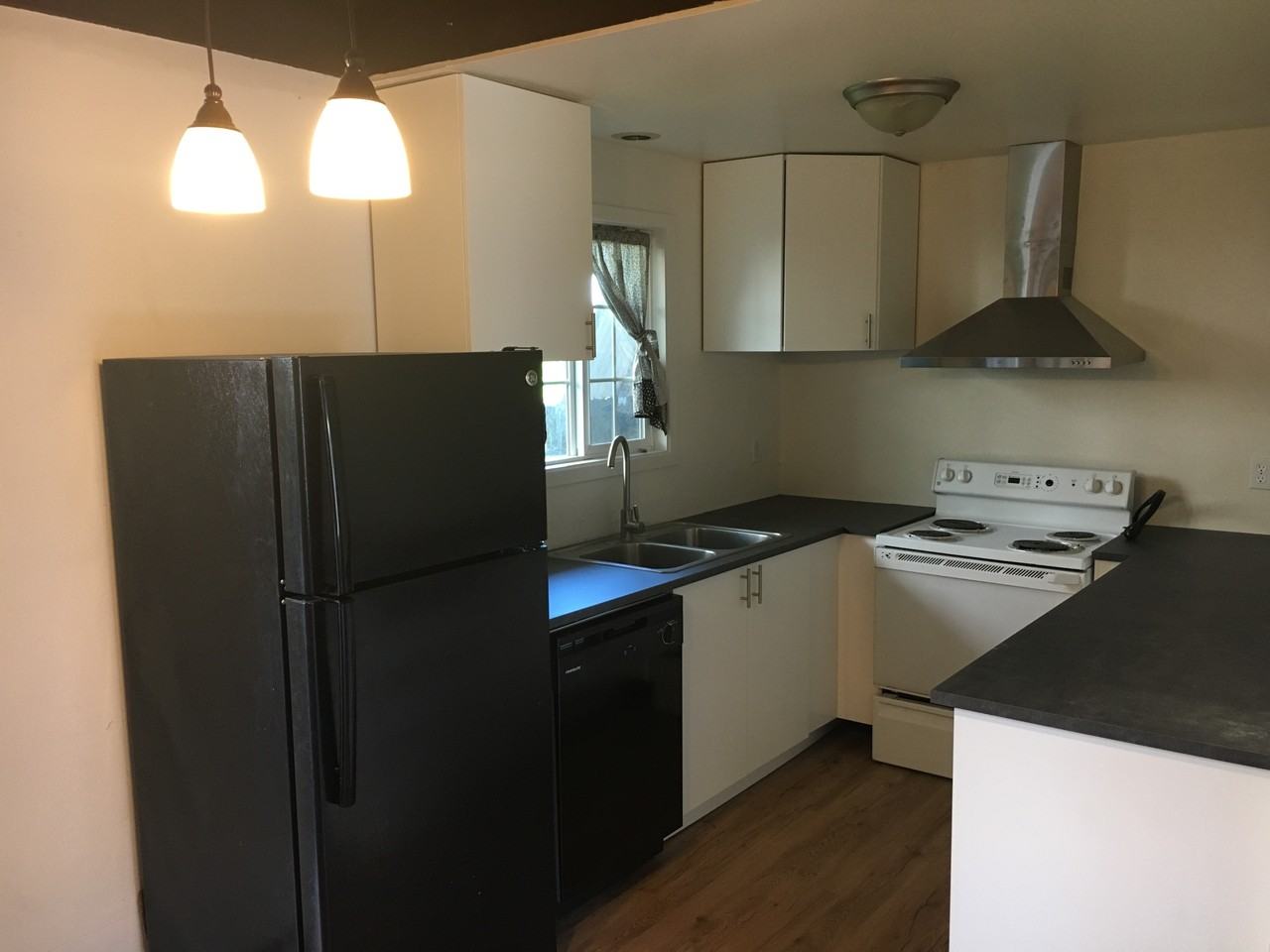 1122 Nw 27th St - Photo 3 of 10