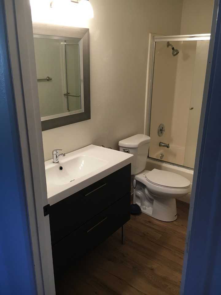 1122 Nw 27th St - Photo 5 of 10