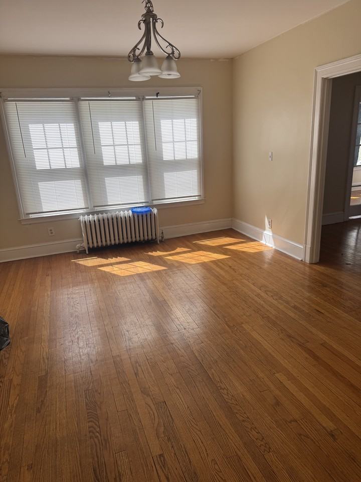 883 Farmington Ave #1