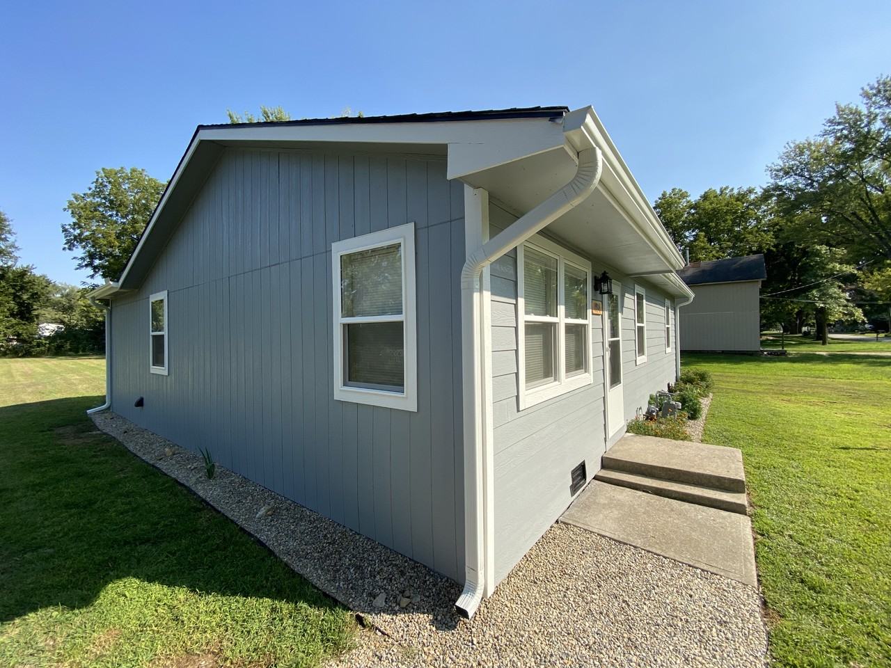 1934 Ne Madison St - Photo 7 of 21