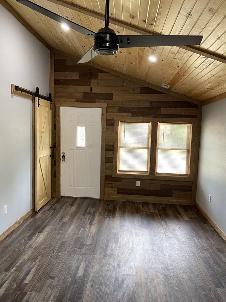 1210 W Towanda Ave - Photo 2 of 11