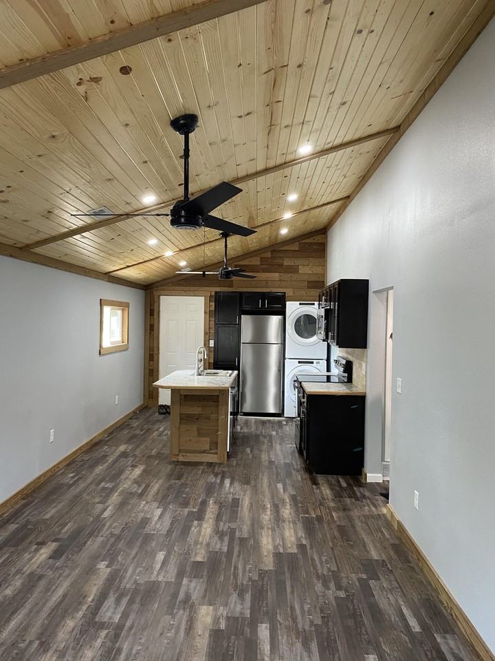 1210 W Towanda Ave - Photo 3 of 11