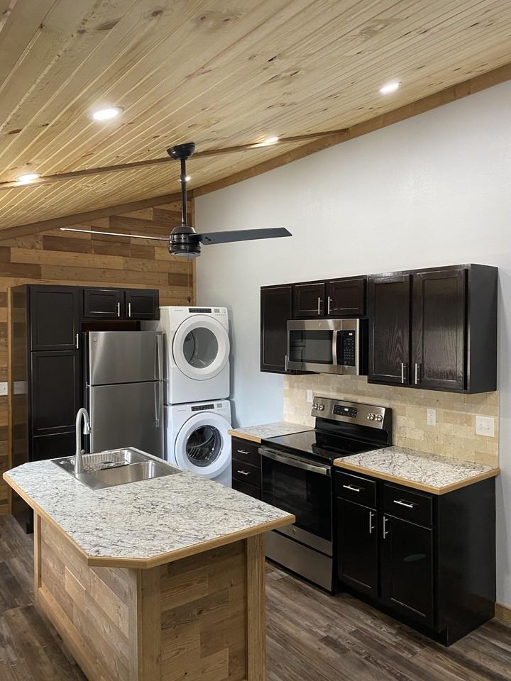 1210 W Towanda Ave - Photo 4 of 11