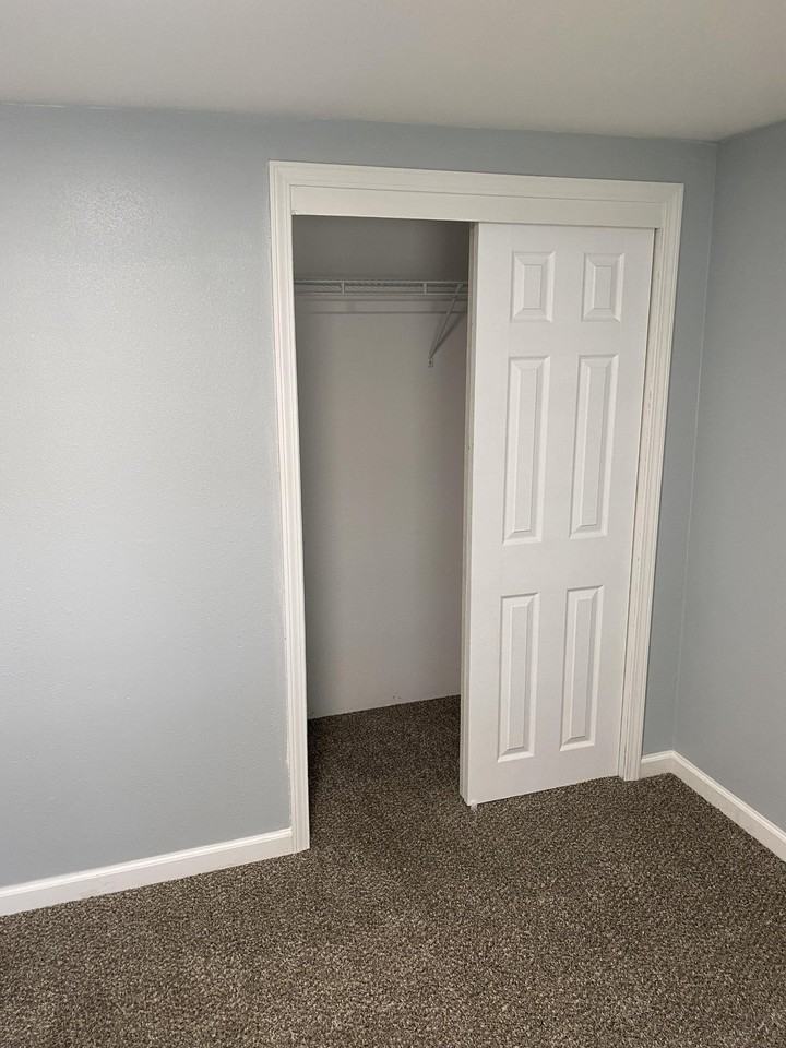 1210 W Towanda Ave - Photo 7 of 11