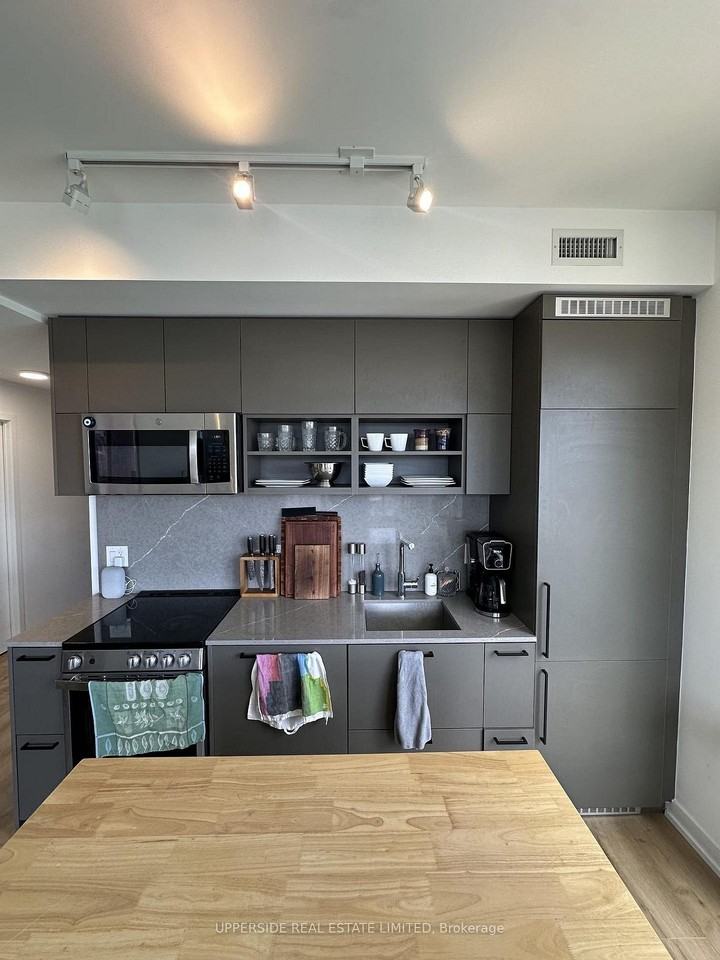 135 East Liberty Street - Photo 4 of 11