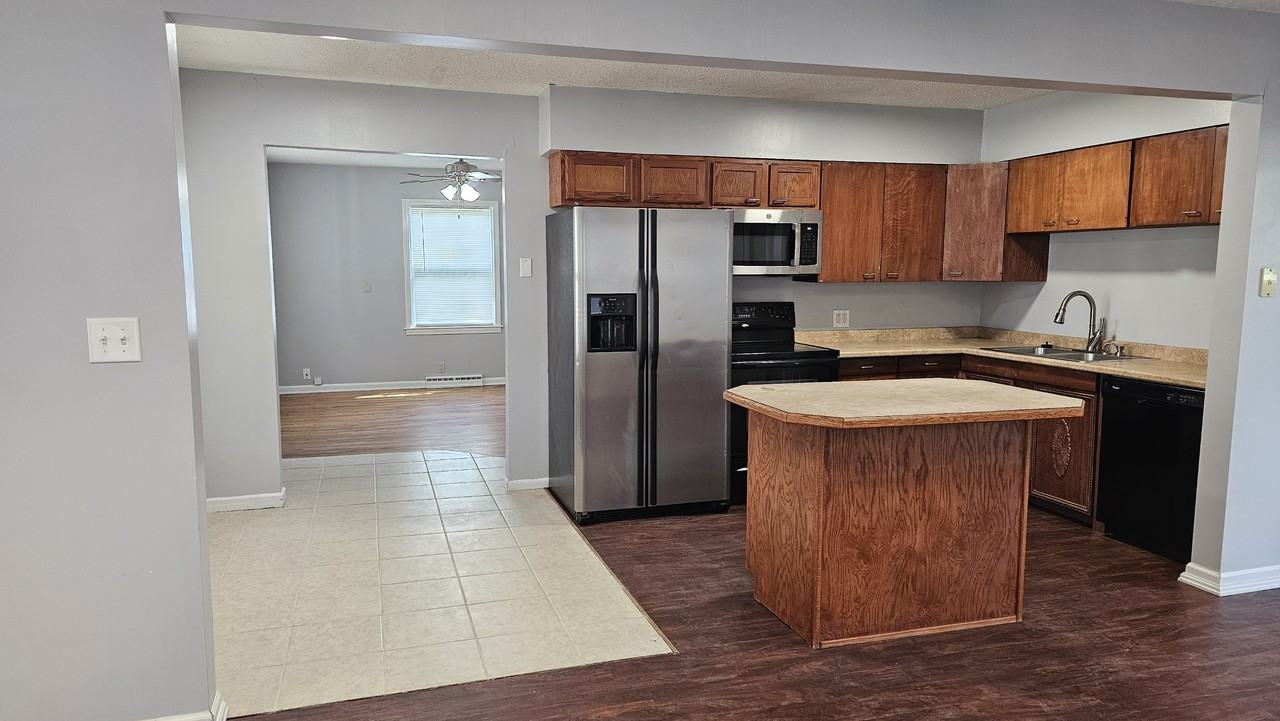 213 N Pecan St - Photo 5 of 20