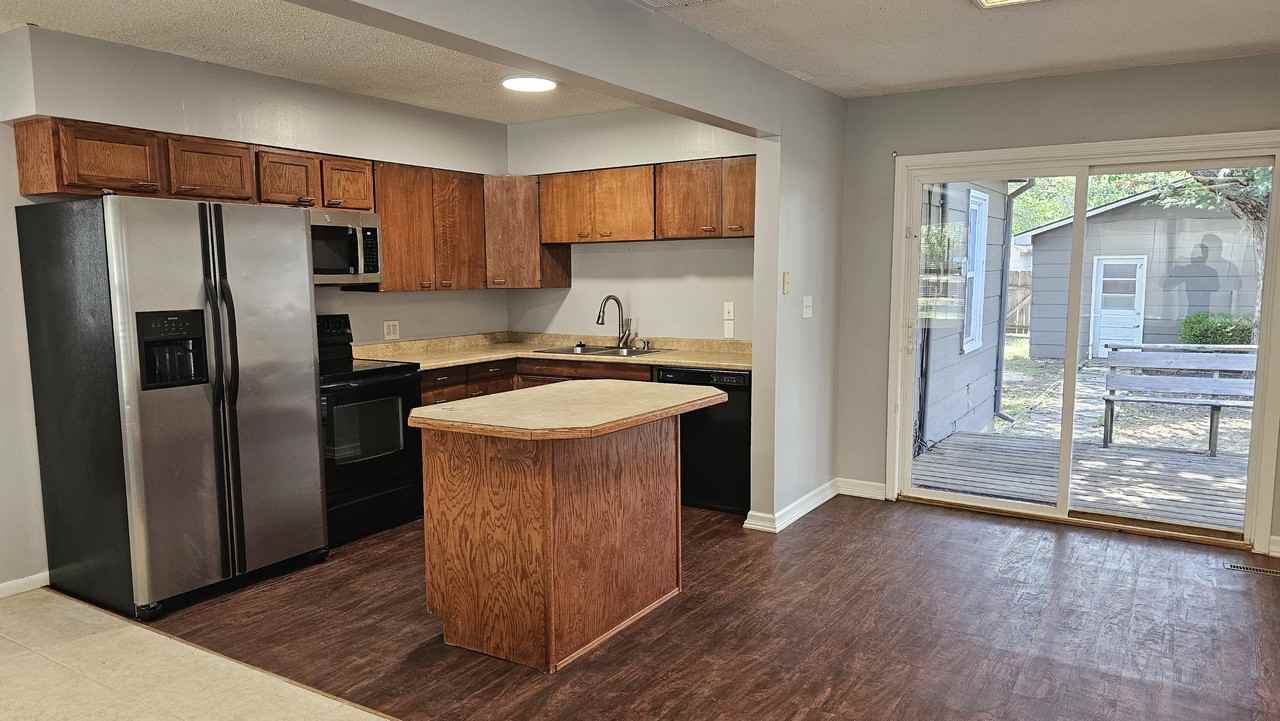 213 N Pecan St - Photo 6 of 20