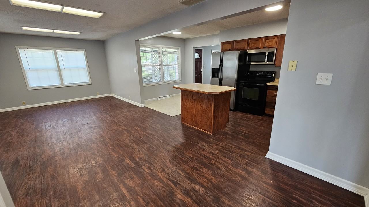 213 N Pecan St - Photo 7 of 20