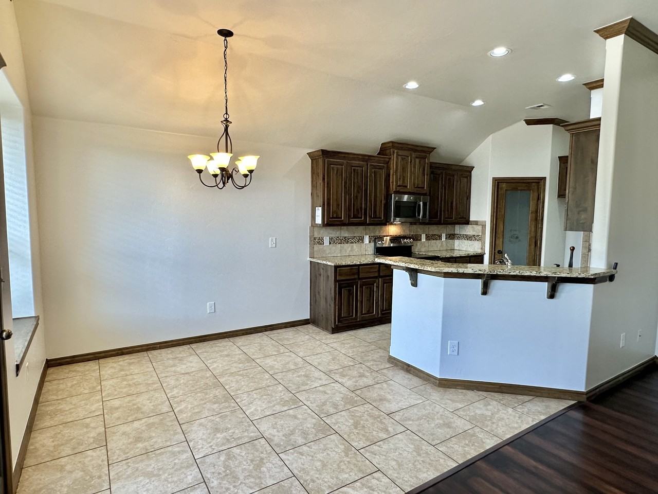 709 Abilene Way - Photo 5 of 26