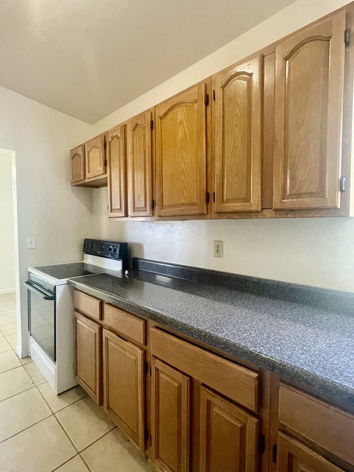 6334 Talbot Cir - Photo 6 of 17