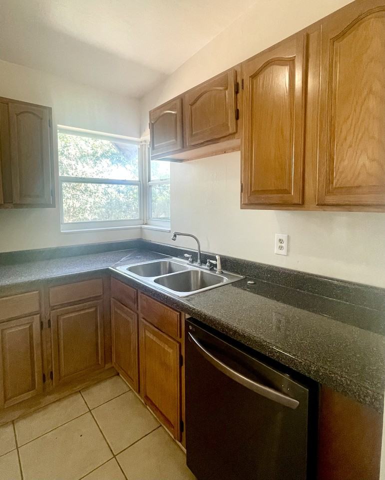 6334 Talbot Cir - Photo 7 of 17