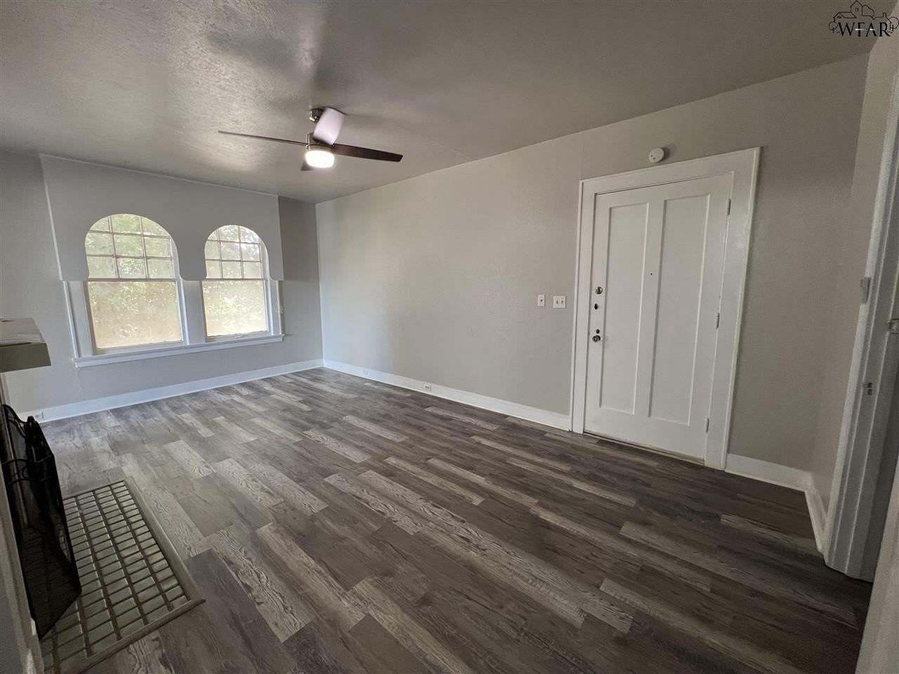 908 Denver St #F - Photo 2 of 16