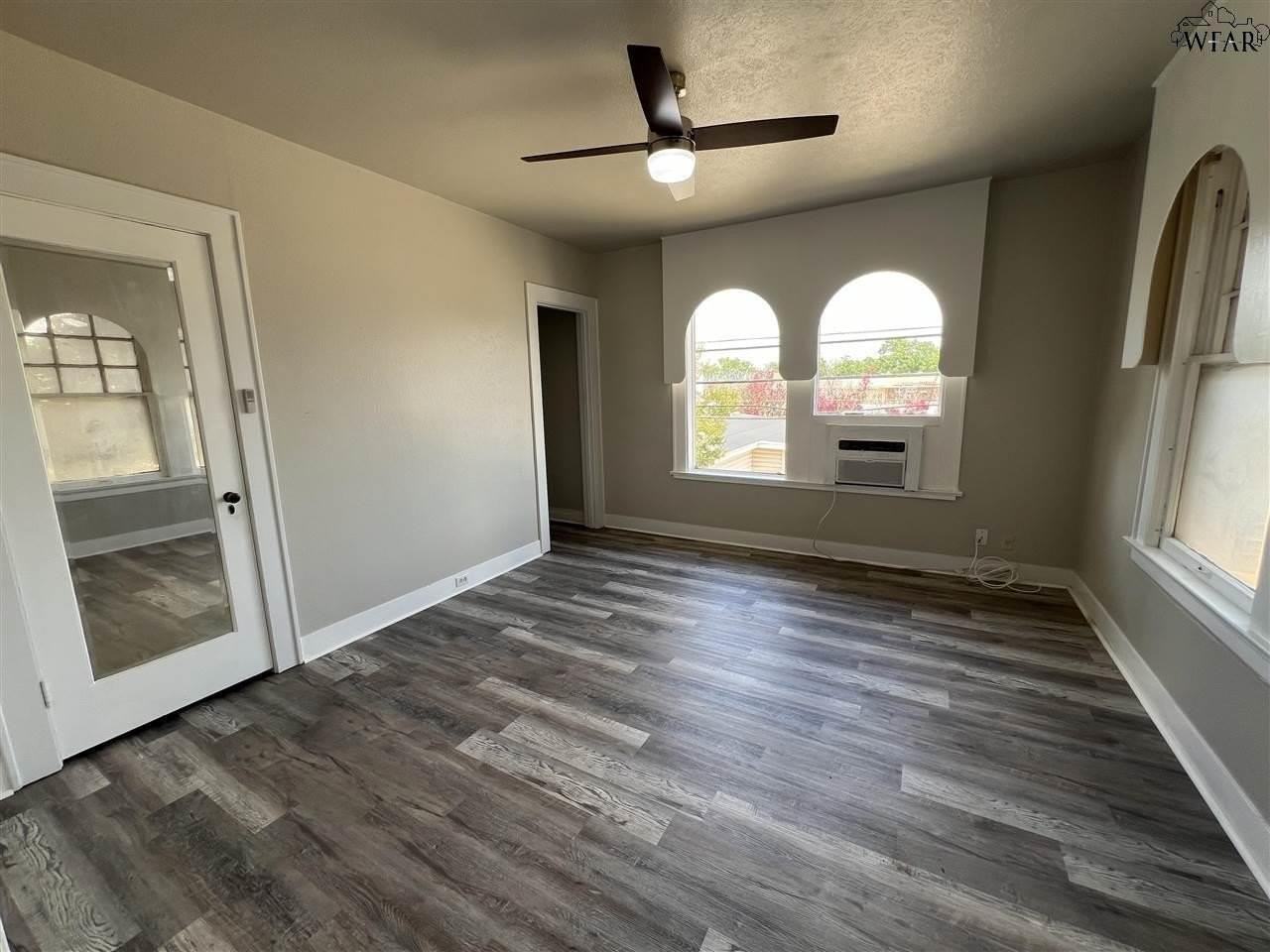 908 Denver St #F - Photo 3 of 16