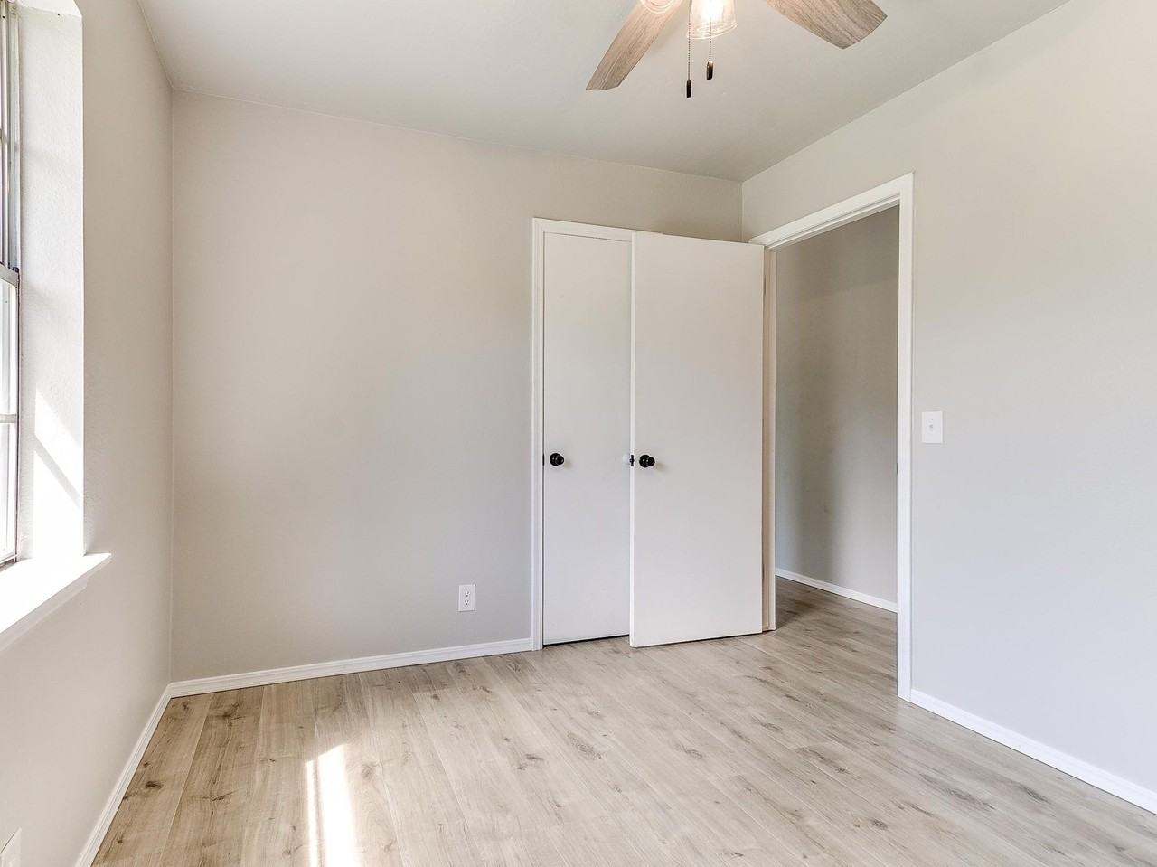 502 N Oak Ave - Photo 2 of 29