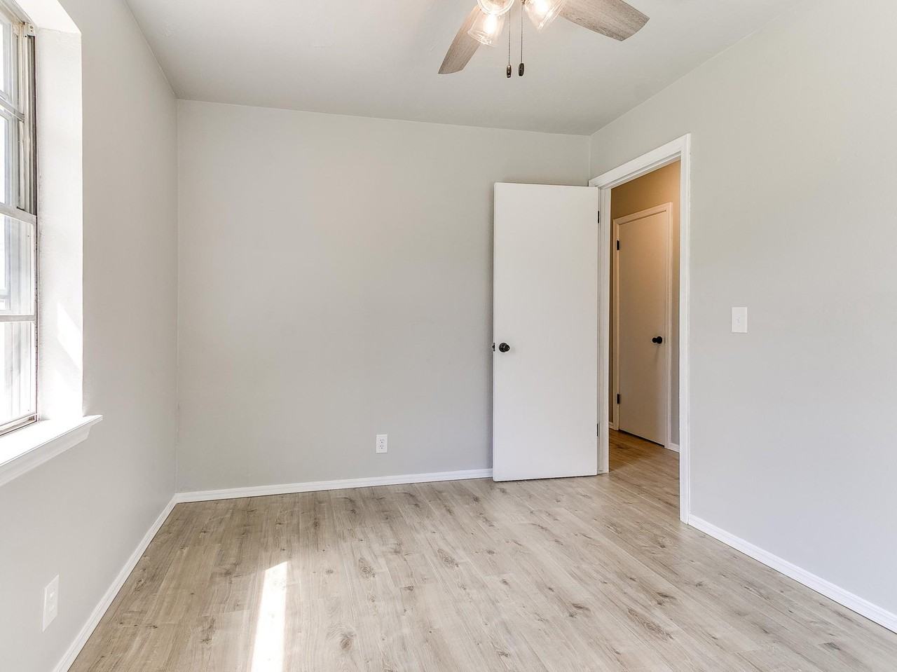 502 N Oak Ave - Photo 3 of 29