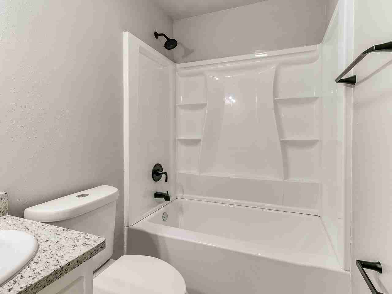 502 N Oak Ave - Photo 4 of 29