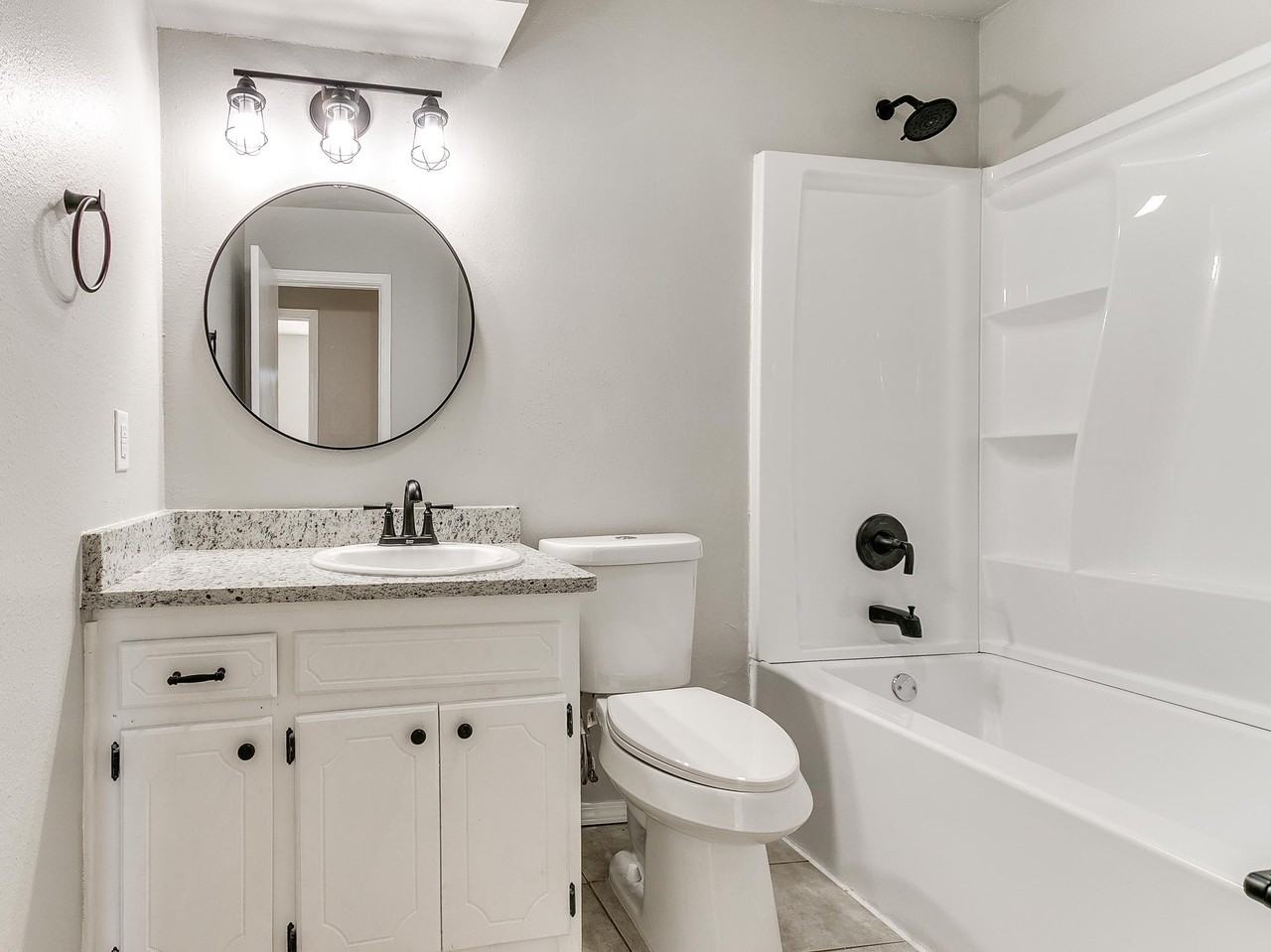 502 N Oak Ave - Photo 5 of 29