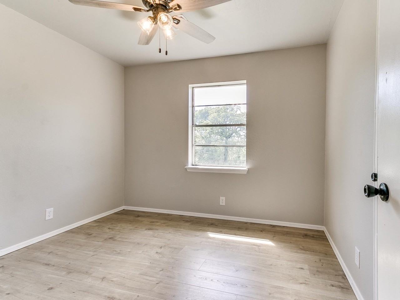 502 N Oak Ave - Photo 7 of 29