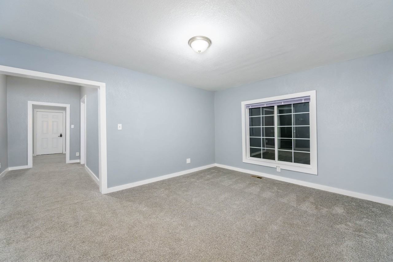 407 W 6th Ave - Photo 3 of 14