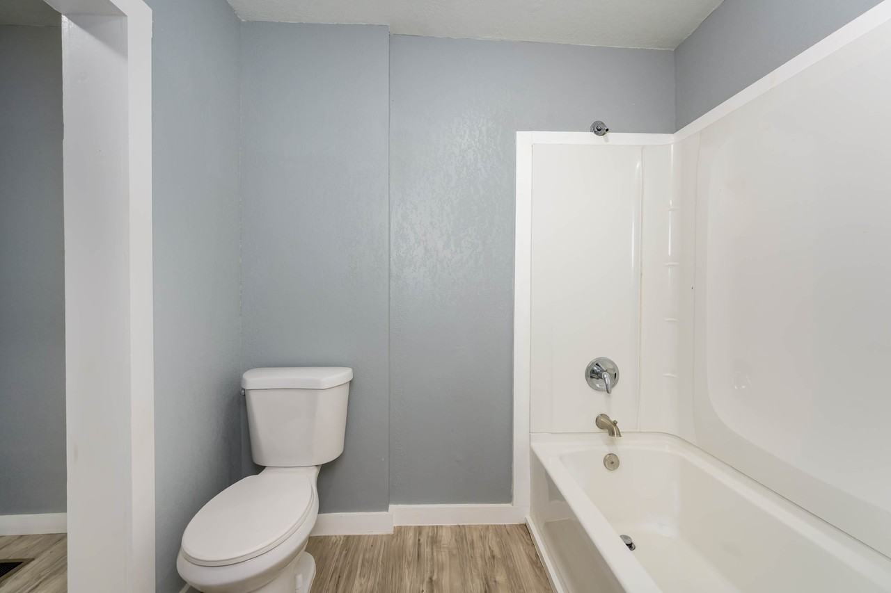 407 W 6th Ave - Photo 6 of 14