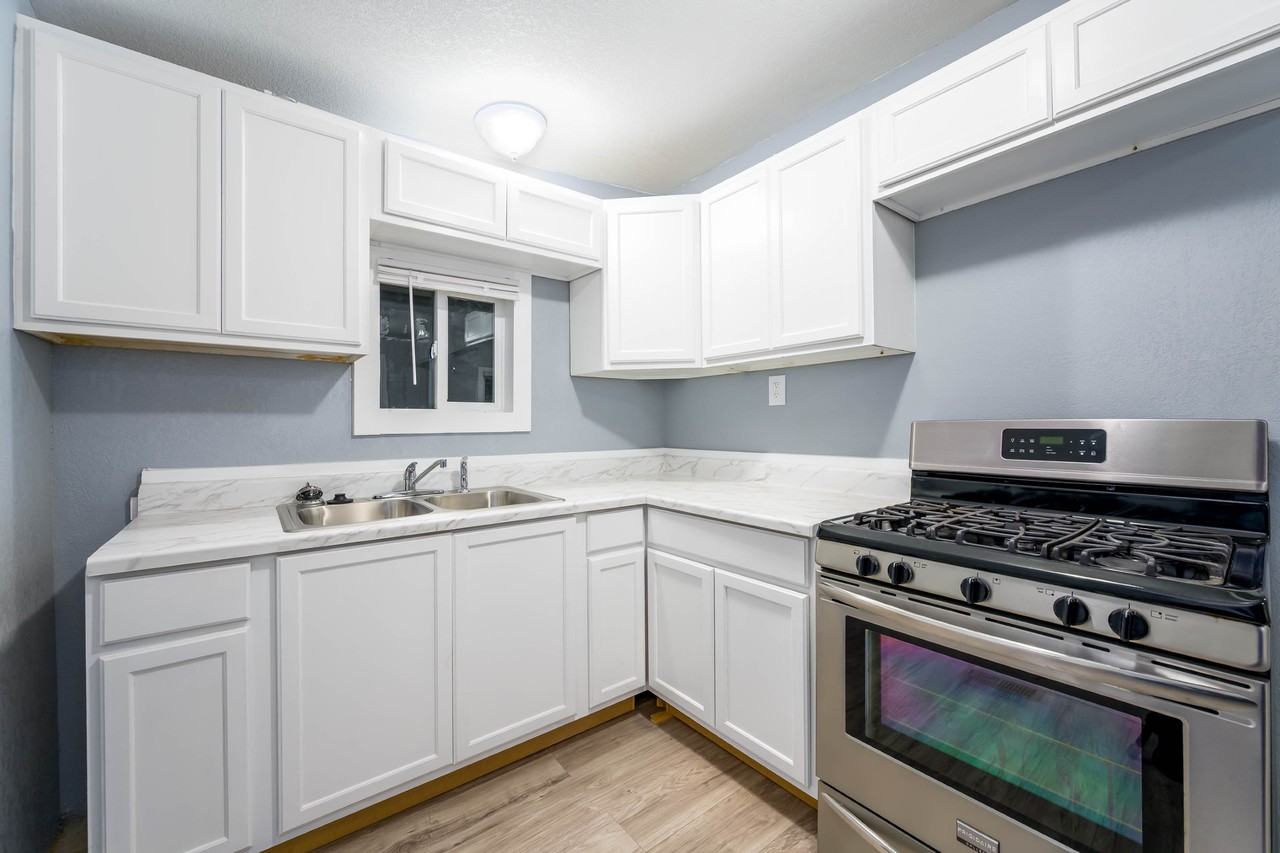 407 W 6th Ave - Photo 7 of 14