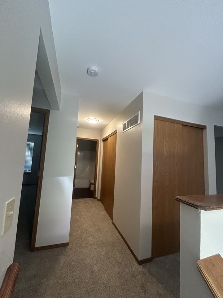 555 Whitegate Dr - Photo 5 of 15