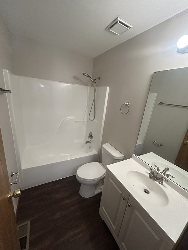 555 Whitegate Dr - Photo 6 of 15