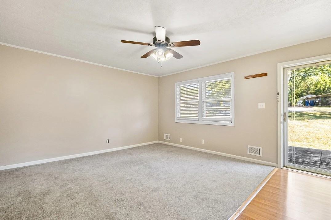 705 Lakeview Ave - Photo 4 of 9