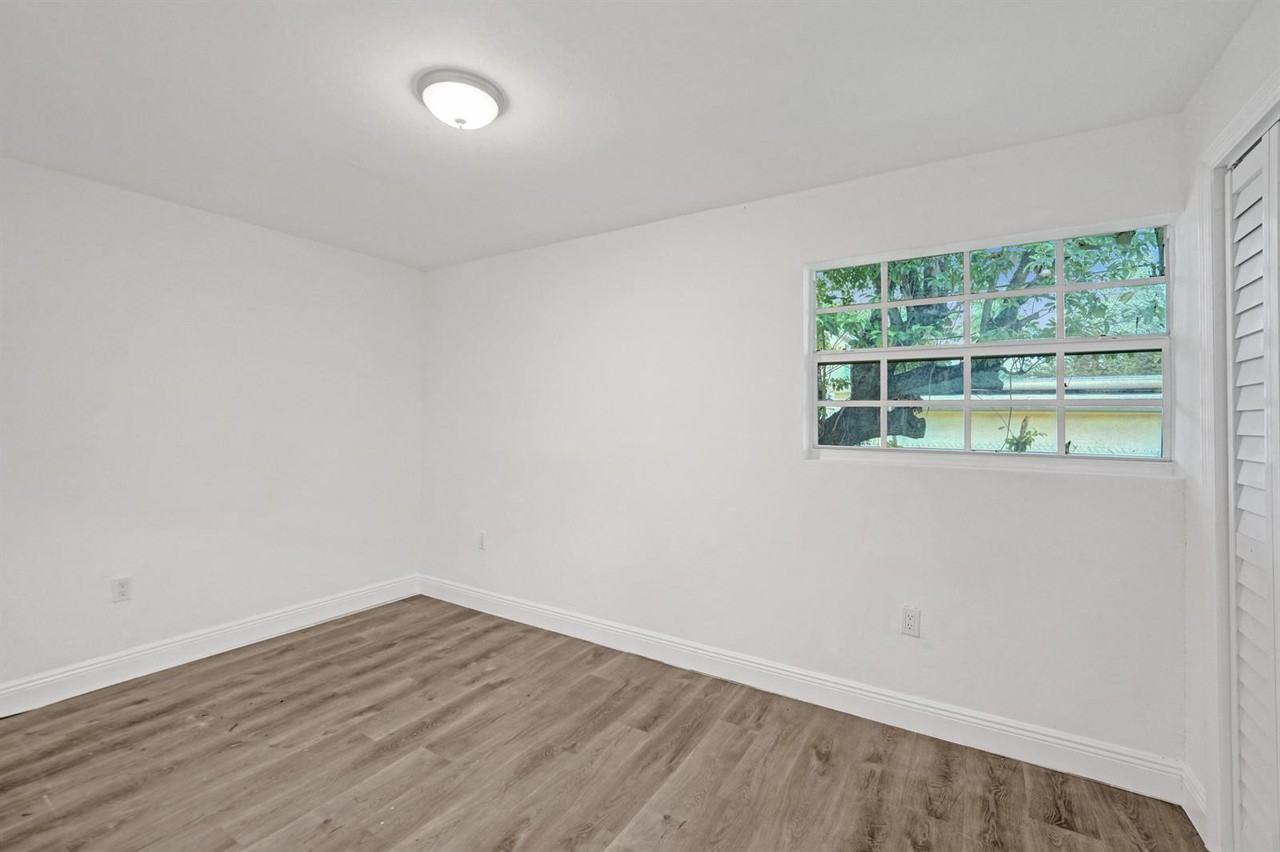 453 Nw 82nd Ter - Photo 3 of 21