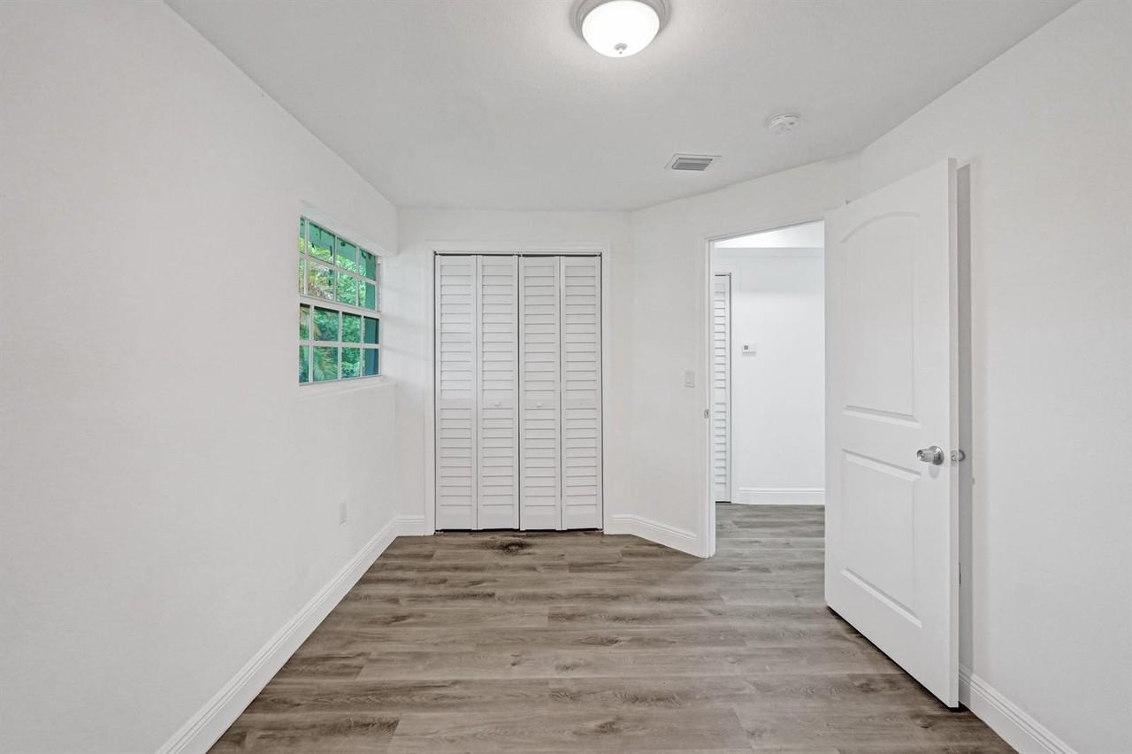 453 Nw 82nd Ter - Photo 4 of 21