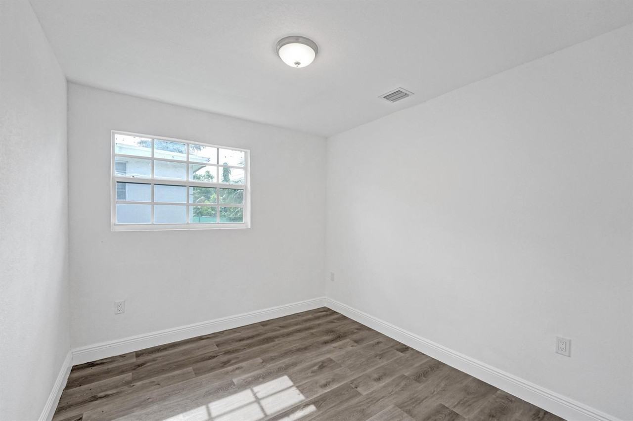 453 Nw 82nd Ter - Photo 5 of 21