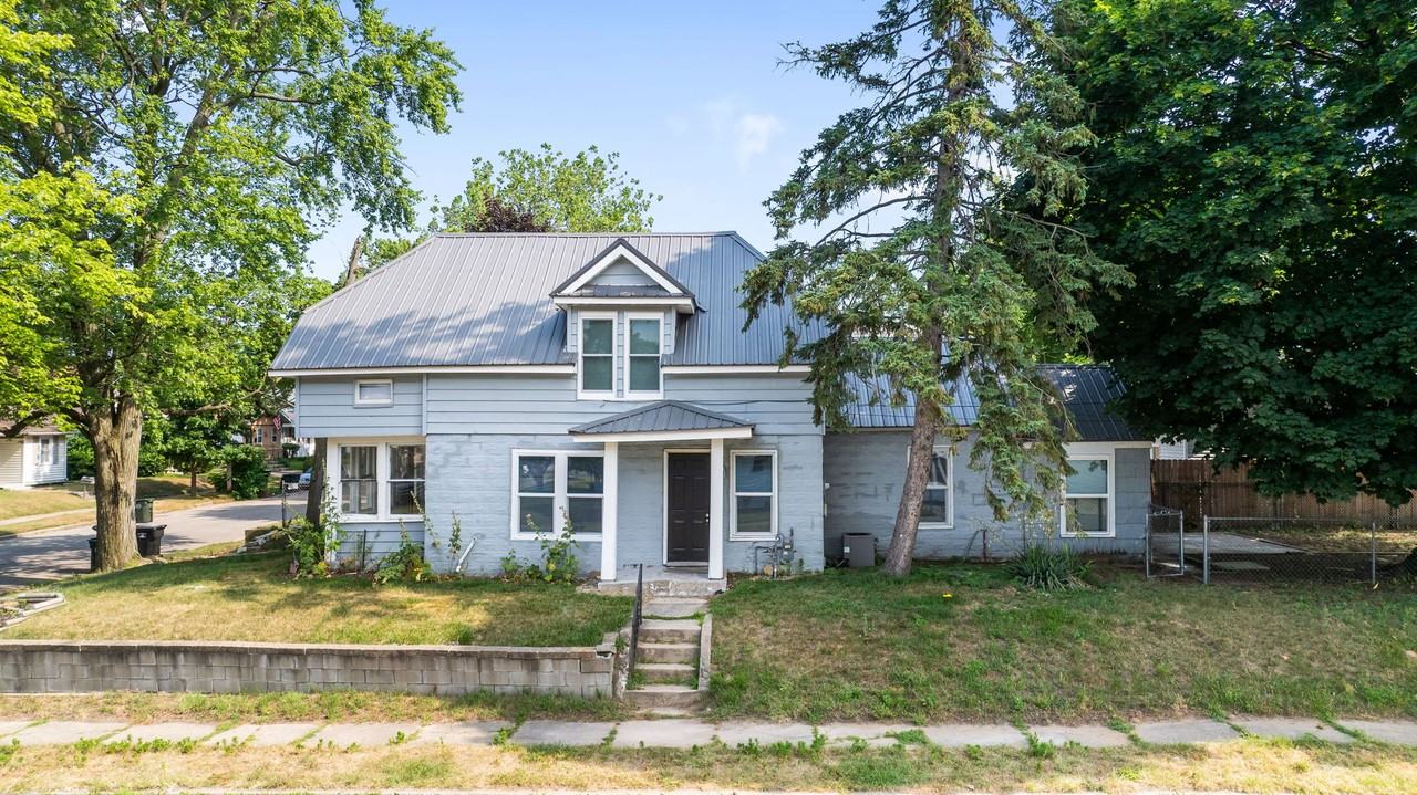 636 S 25th St - Photo 2 of 15