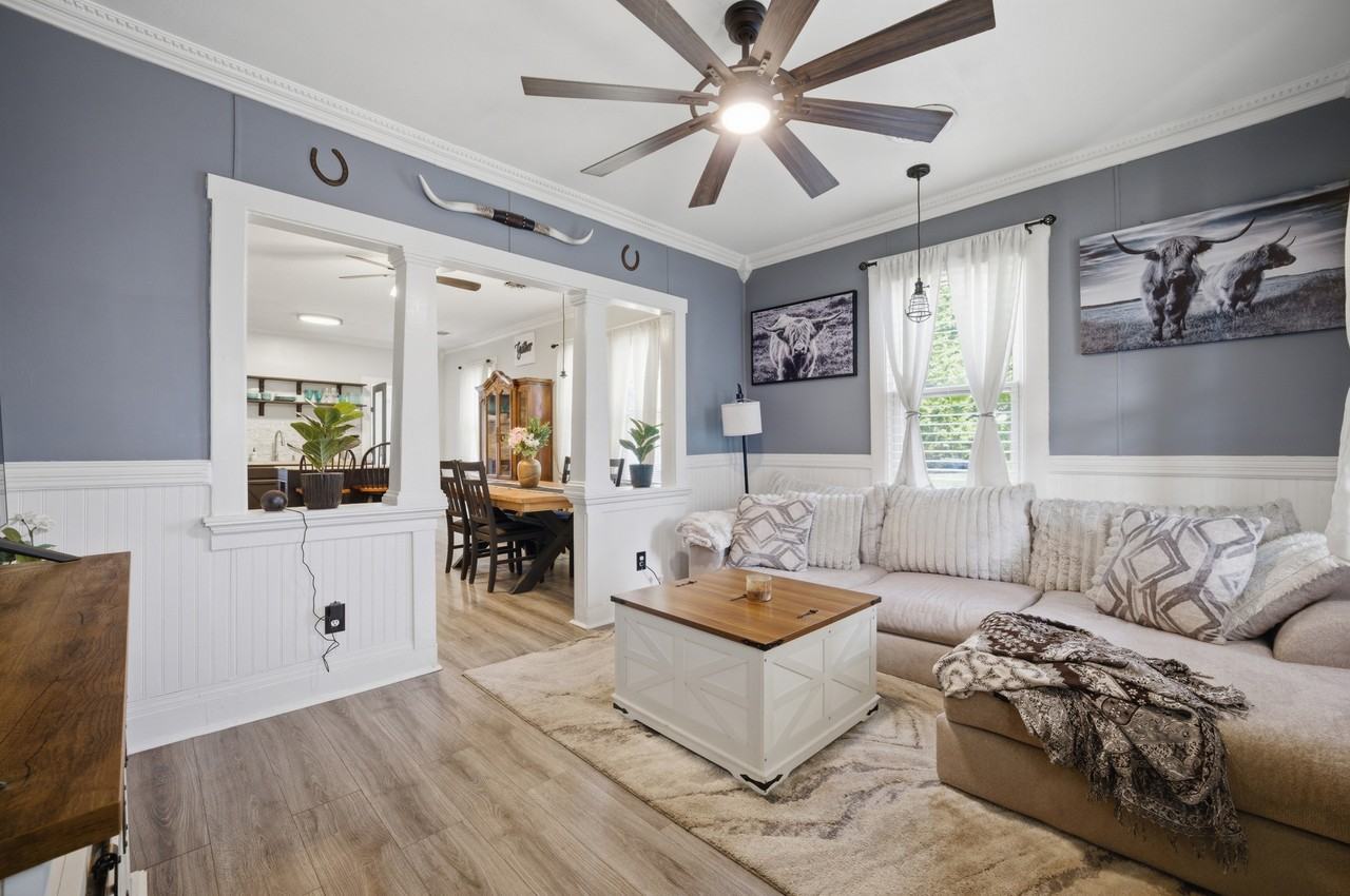 1080 Green St - Photo 2 of 21