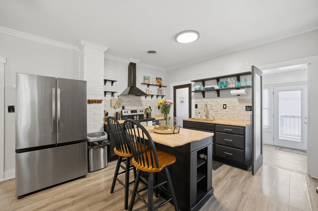 1080 Green St - Photo 5 of 21