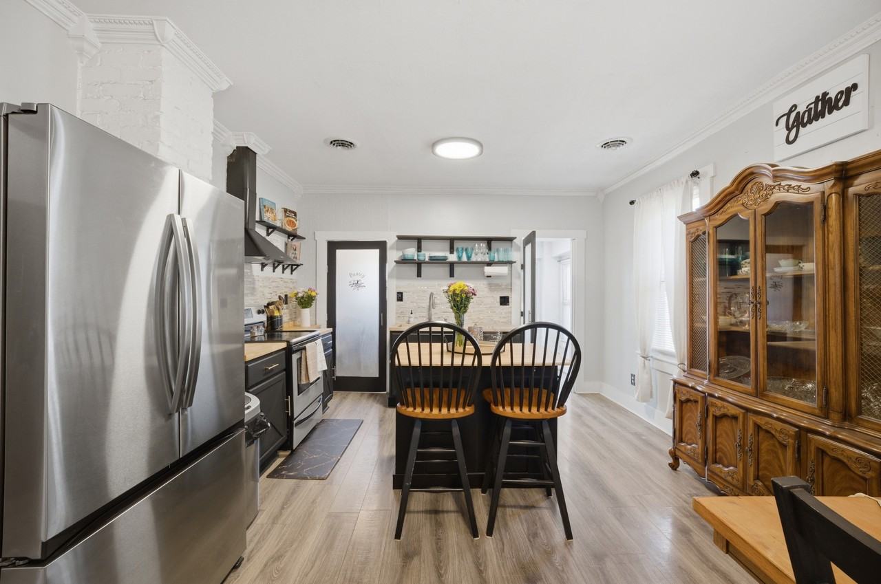 1080 Green St - Photo 7 of 21