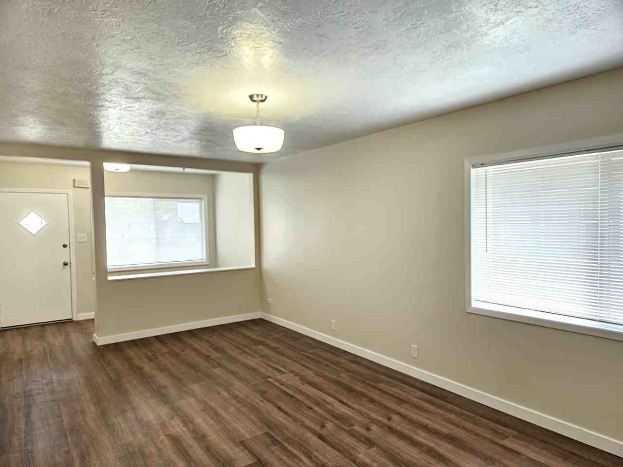 1133 N Hayes Ave - Photo 2 of 19