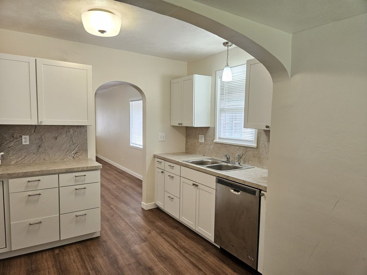 1133 N Hayes Ave - Photo 5 of 19