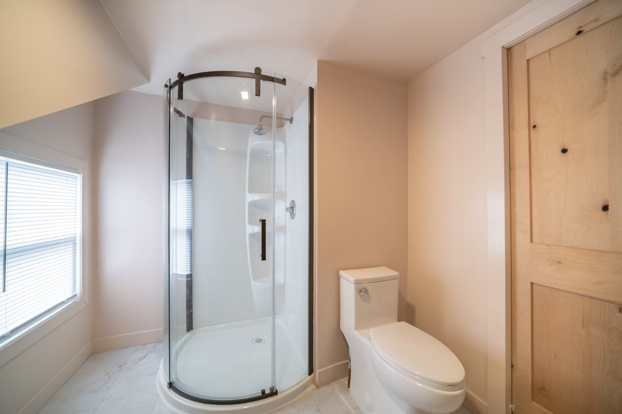 714 Villa St - Photo 5 of 11