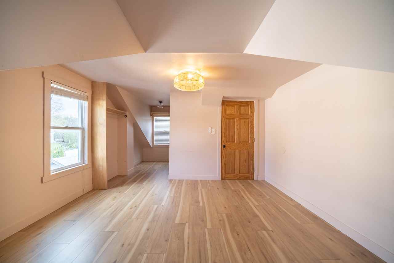 714 Villa St - Photo 7 of 11