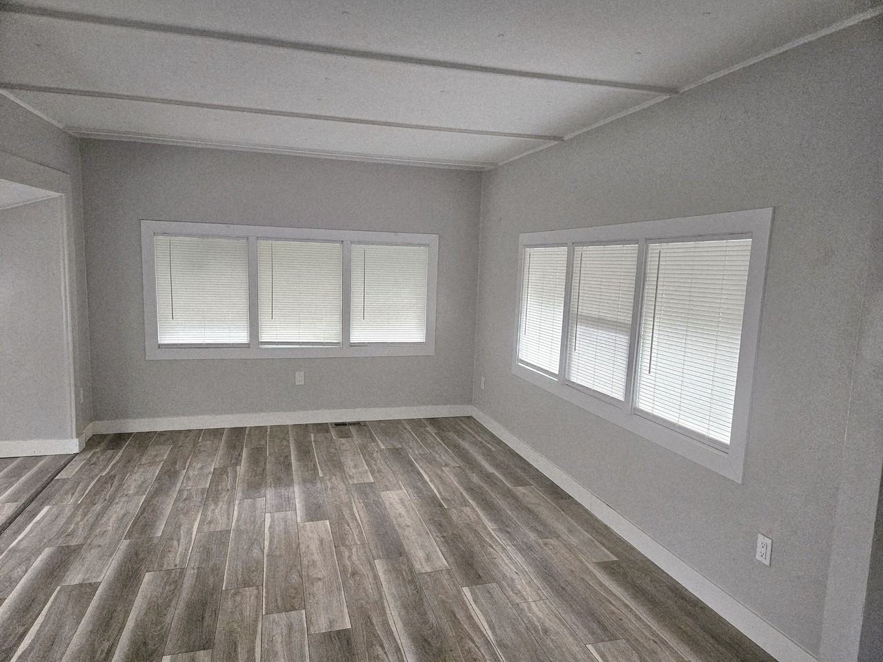 79 Driftwood St - Photo 3 of 10