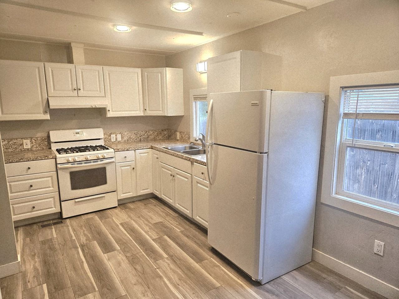 79 Driftwood St - Photo 5 of 10