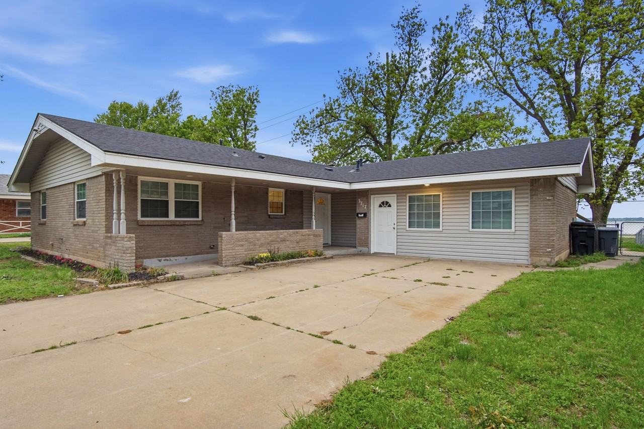 3717 N Eagle Ln - Photo 2 of 43